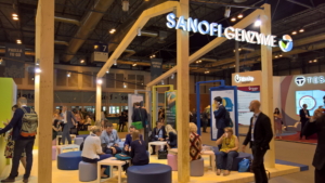 🥇 Custom exhibition stand for Sanofi_Genzyme, produced by ProjeKta stand builders with innovative branding and structure.
